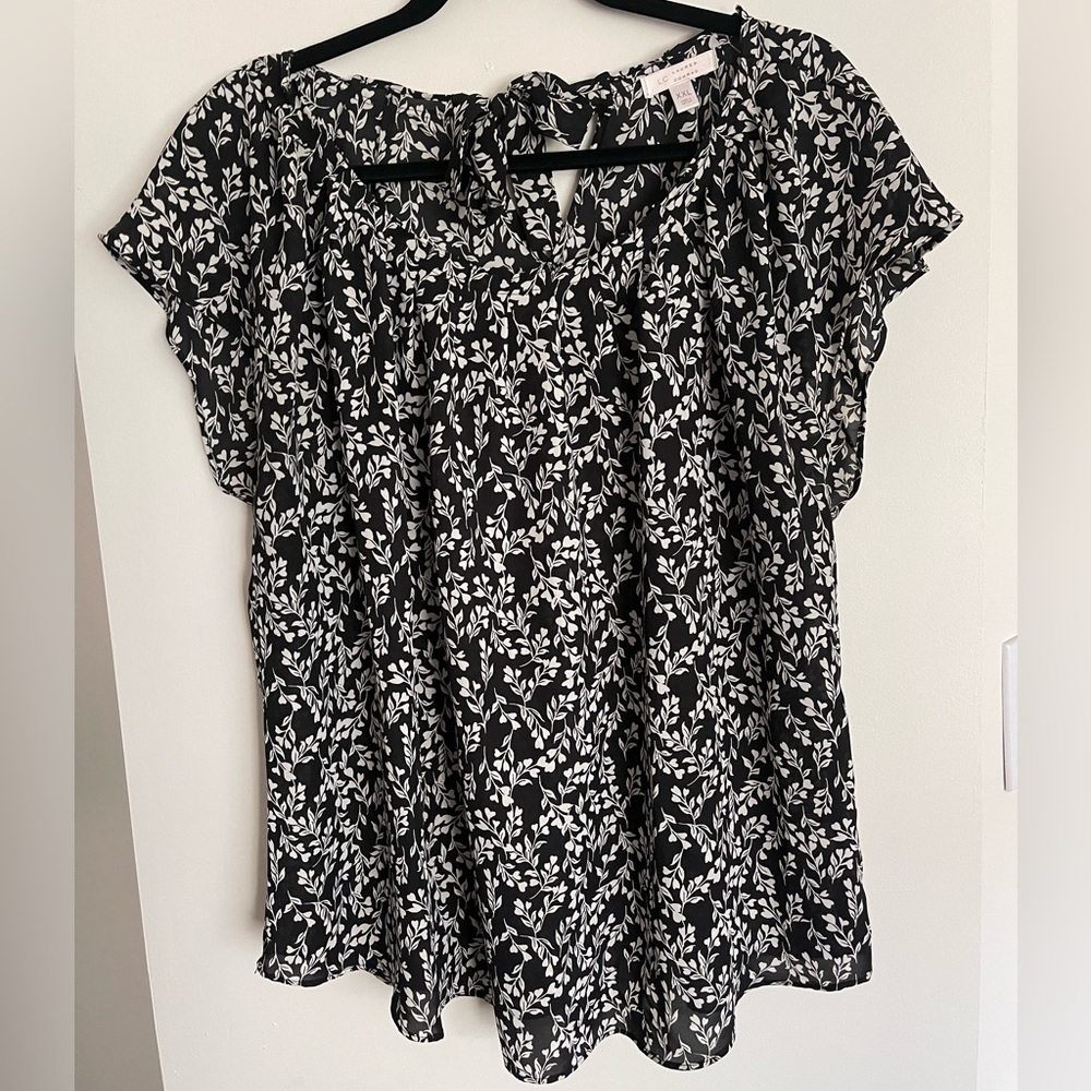 LC Lauren Conrad Black and White Ruffled Women’s Top XXL